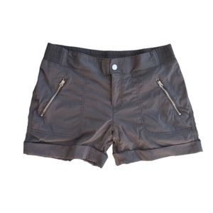 Athleta Shorts 12 Black rolled hem zip pockets